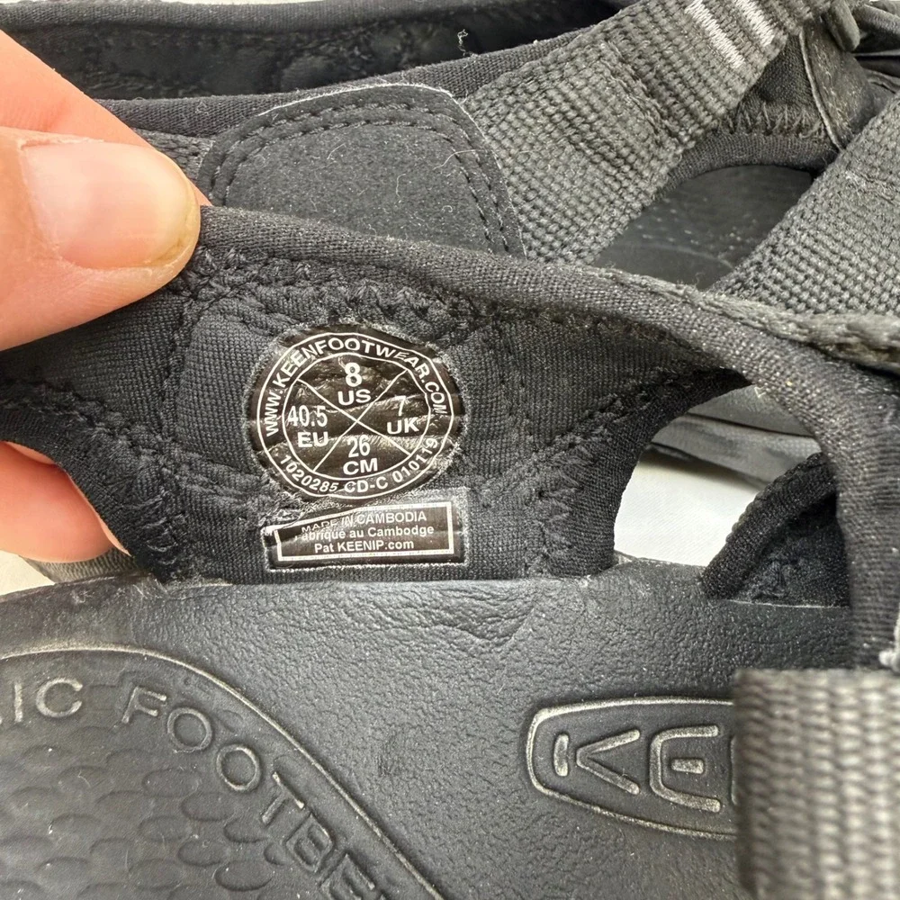 Keen Newport H2 Mens 8 Waterproof Hiking Sandals Black 1020285